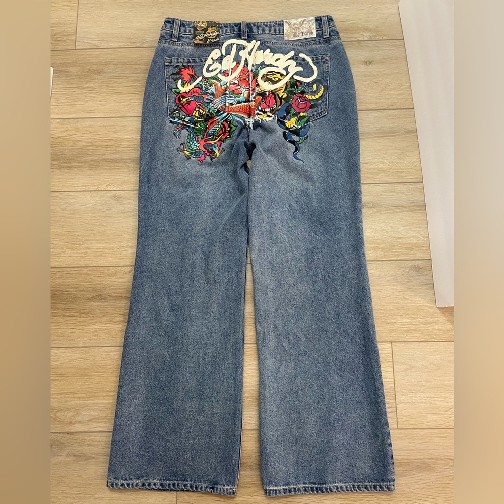 Ed Hardy Denim women’s baggy light wash tattoo jeans size 32 NWT
